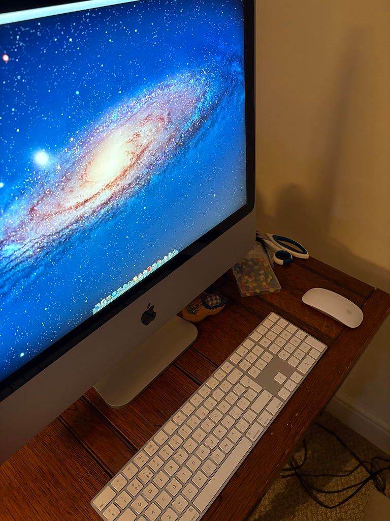 Apple iMac 2.8Ghz Core 2 Duo (Apple Bluetooth Keyboard & Mouse)