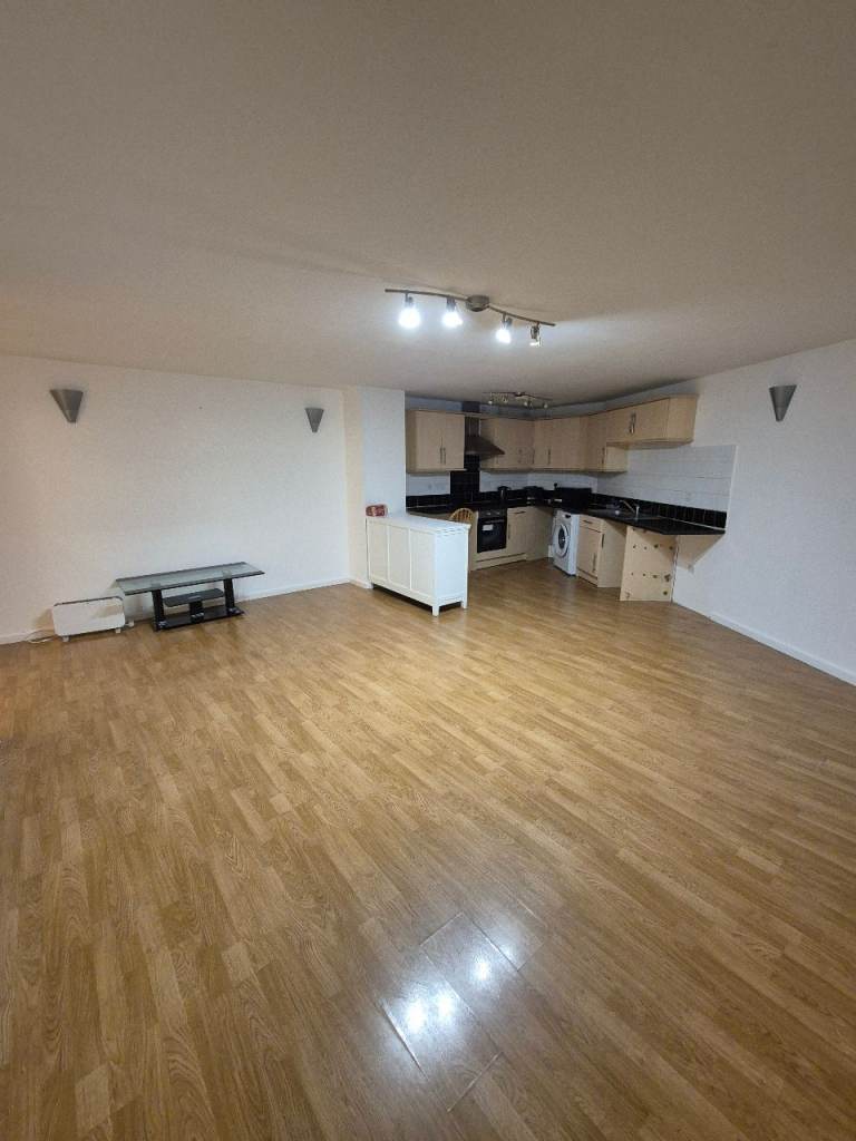 Spacious 2 bedroom apartment available city centre BD1 Broadway £850 