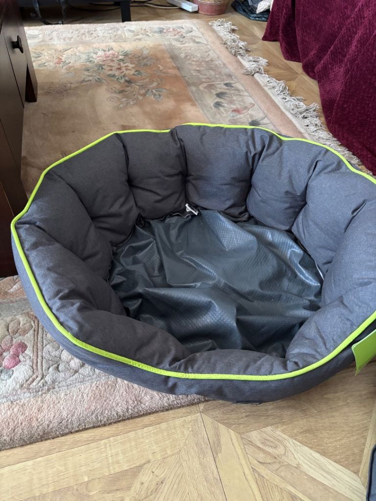 Brand new 3 Peaks medium sized dog bed