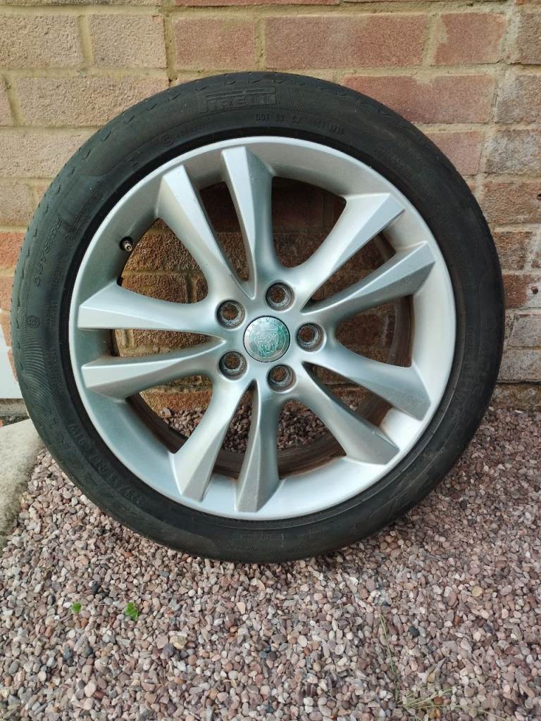 Genuine JAGUAR 17" Bermuda Alloy Wheel, With 225/45/17 PIRELLI Tyre. **READ DESCRIPTION**