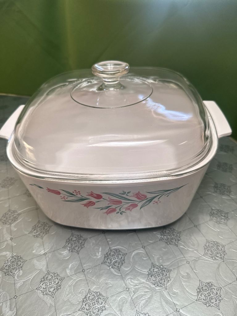Vintage CorningWare Casserole Dish with Glass Lid – Good Condition