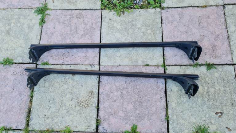 Halfords Exodus Square Roof Bars and Foot Pack Set