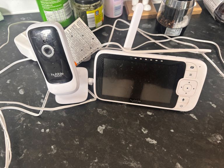 Hubble Connected Baby Monitor with Camera and Screen – Good Condition