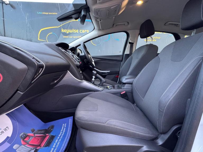 2013 Ford Focus 1.0 125 EcoBoost Titanium Navigator 5dr HATCHBACK PETROL Manual