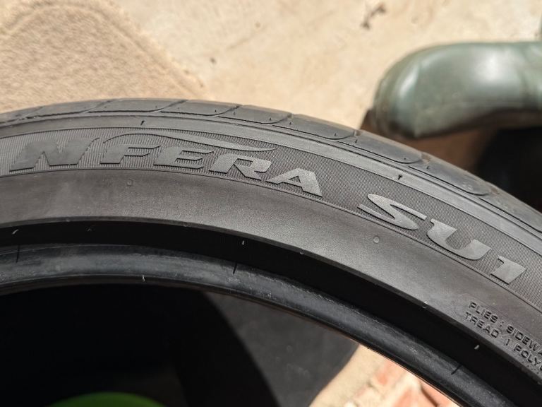 20” car tyre 