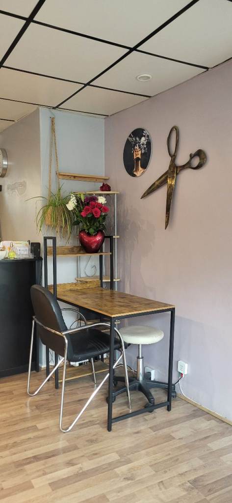 Beauty rooms and nails space/ chair to rent hackney hair salon
