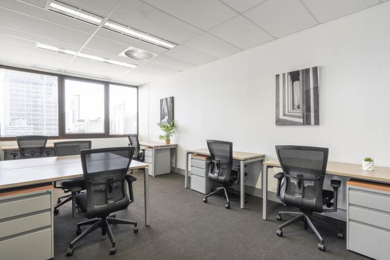 Leicester - LE11QZ \ Office with 3 Desks for Rent