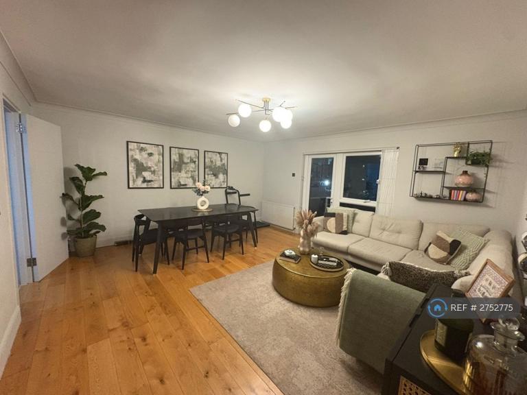 2 bedroom flat in Colerne Court, London, NW4 (2 bed) (#2752775)