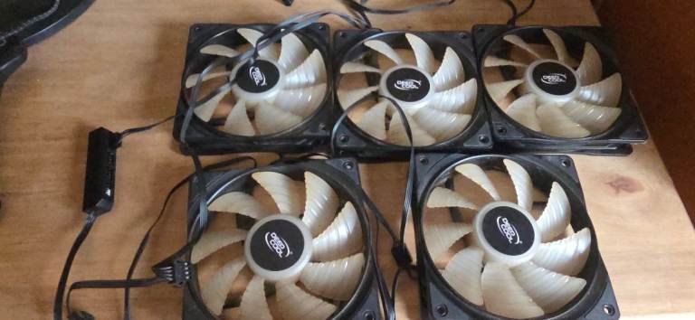 5 deep cool rgb fans and 4 way connector