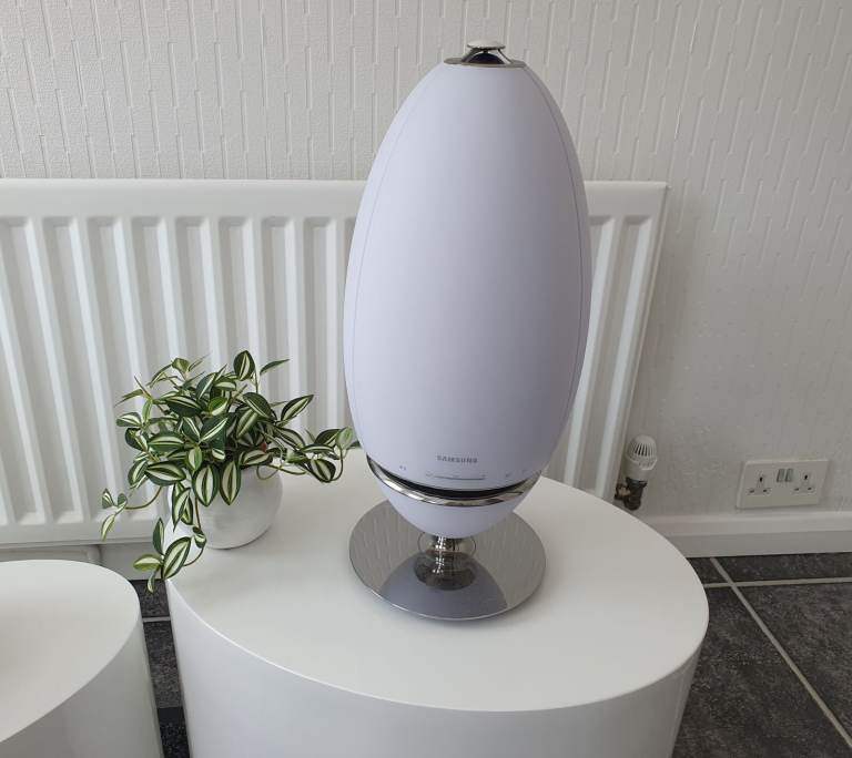 Samsung R7 Wireless Smart Speaker