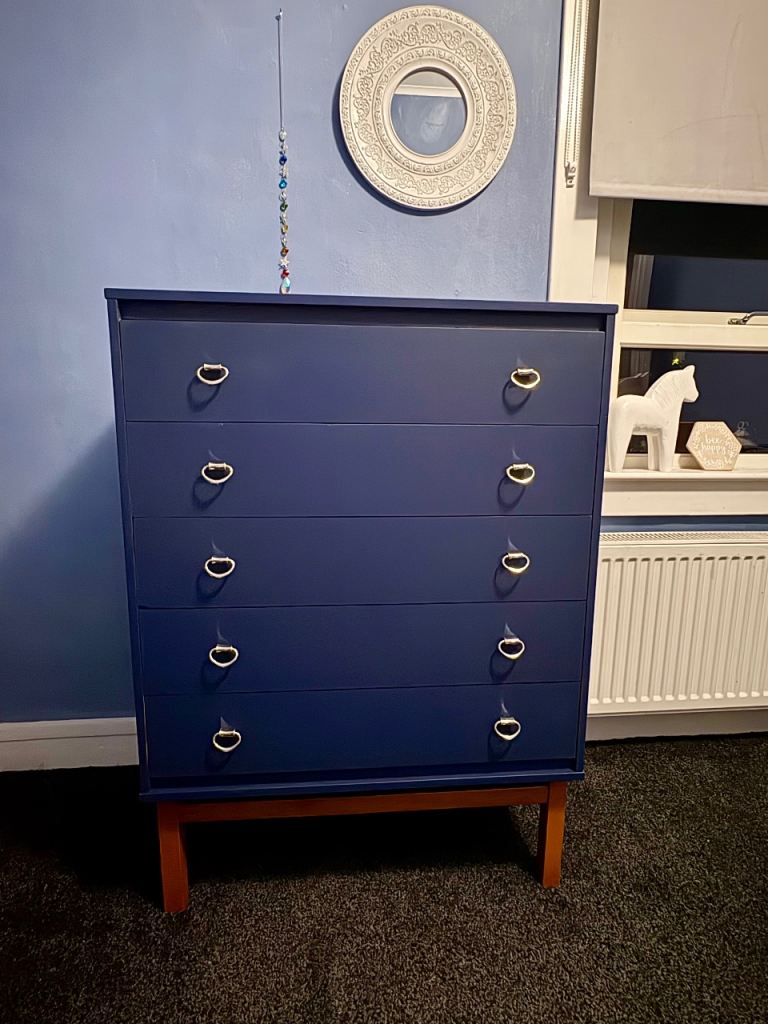 Vintage chest of Drawers 
