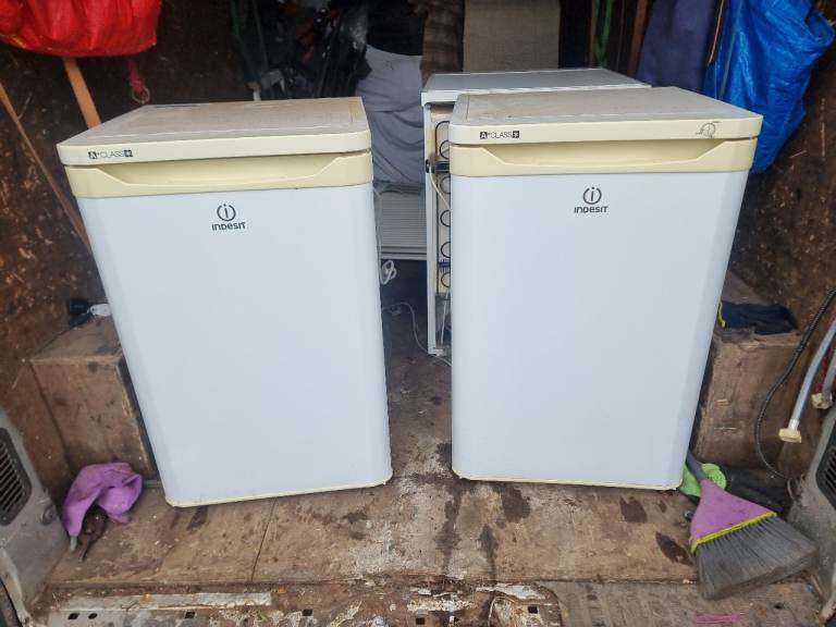 Under counter Fridge and freezer read posts description 