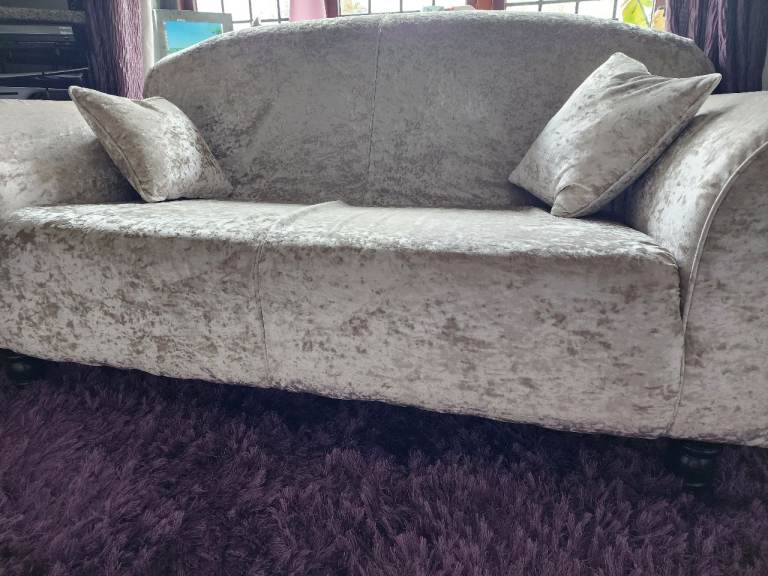 Homesense  sofa creamy 