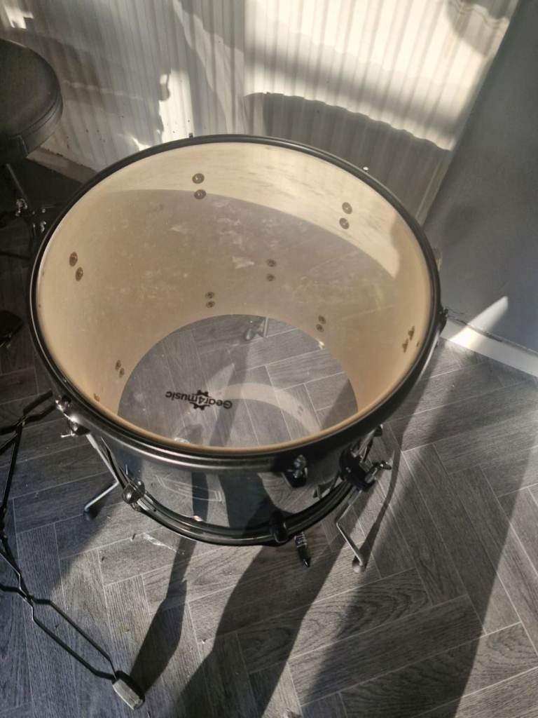 Gears4music drum kit with sticks