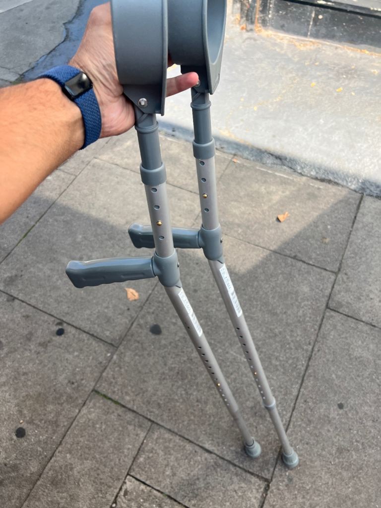 Crutches adjustable In great condition 
