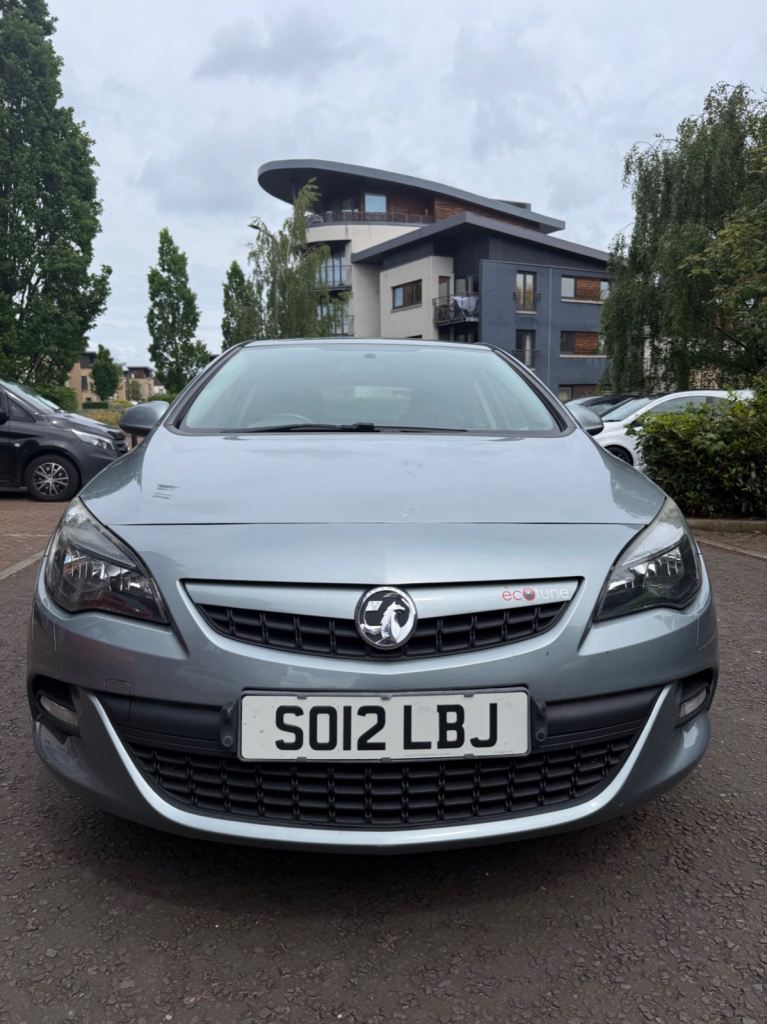 Vauxhall Astra SRI VX-line 2.0 CDTI automatic auto (unlike Ford Focus or Ford Fiesta) 