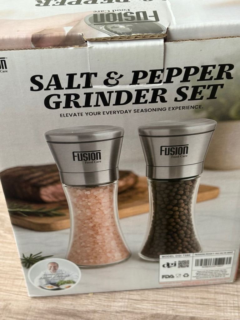 Salt and Pepper Grinder Set BRAND NEW