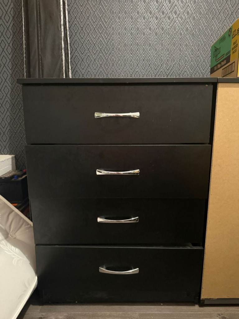 Chest of drawers 