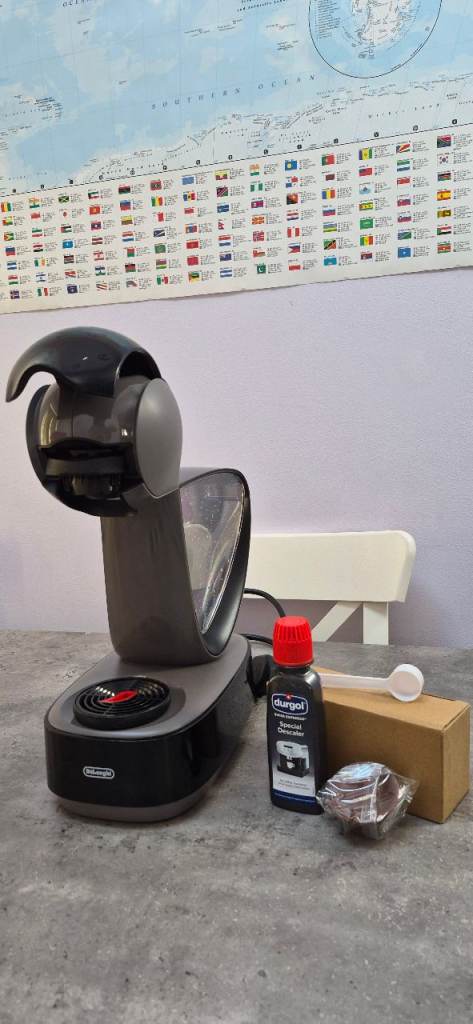 Dolce Gusto De'Longhi Infinissima Coffee Machine + reusable cups & extras