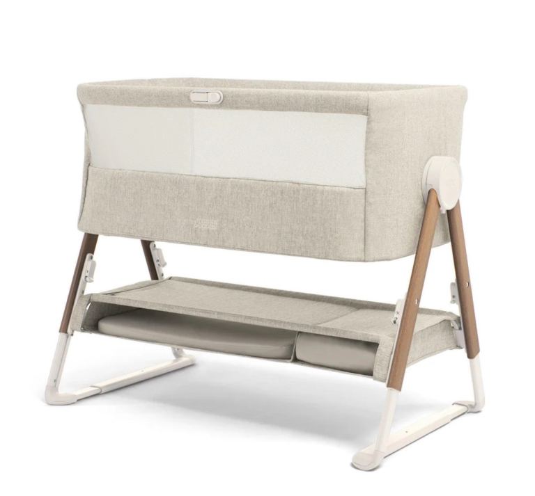 Lua Bedside Crib with Mattress and Sheets 