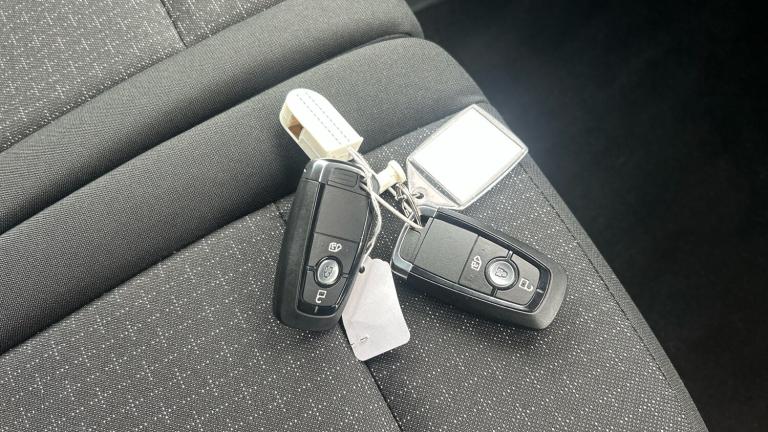 2025 Ford Tourneo Custom 340 L2 Petrol Fwd 2.5 PHEV 232ps H1 Zetec 8 seater Auto Standard Roof Mi...