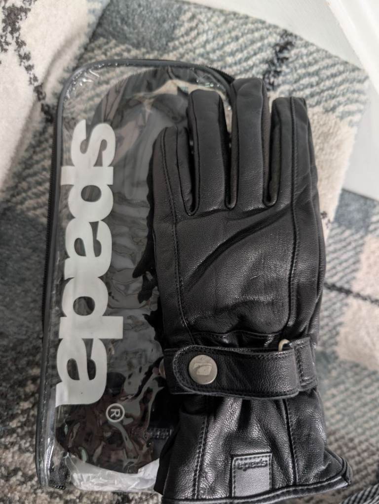 Ladies Spada leather Motorcycle gloves.
