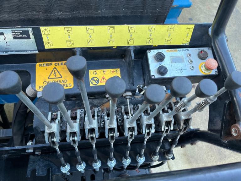 Mercedes-Benz Arocs 8x4 tipper grab only 167000 km