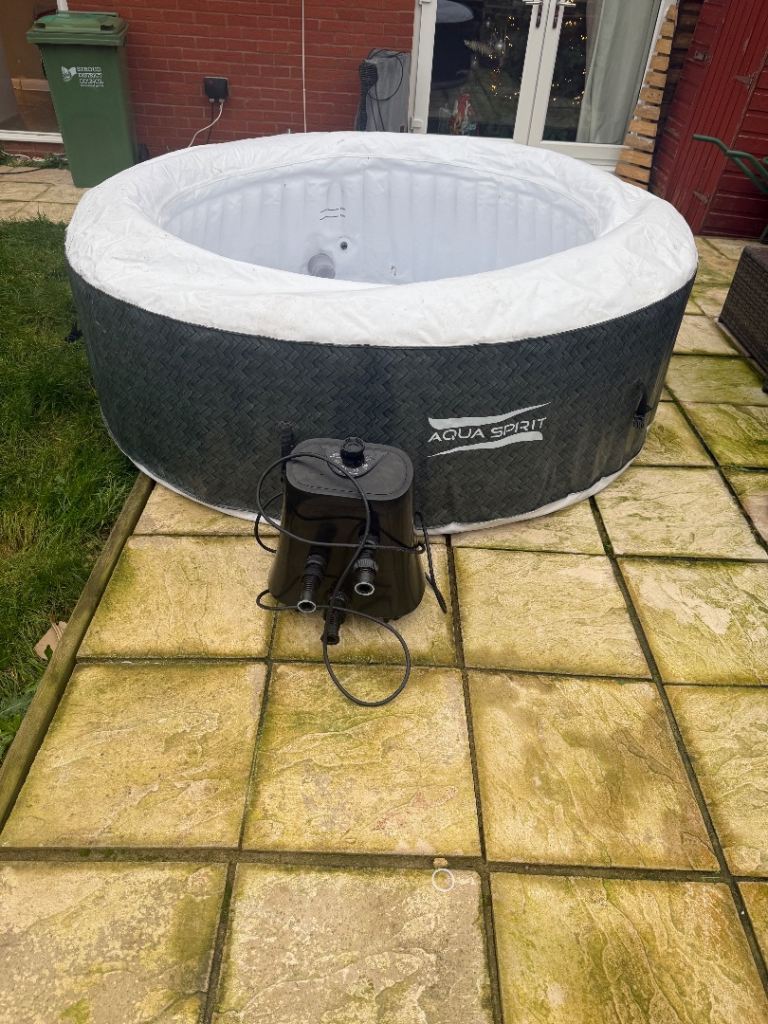 6 person hot tub - inflatable 