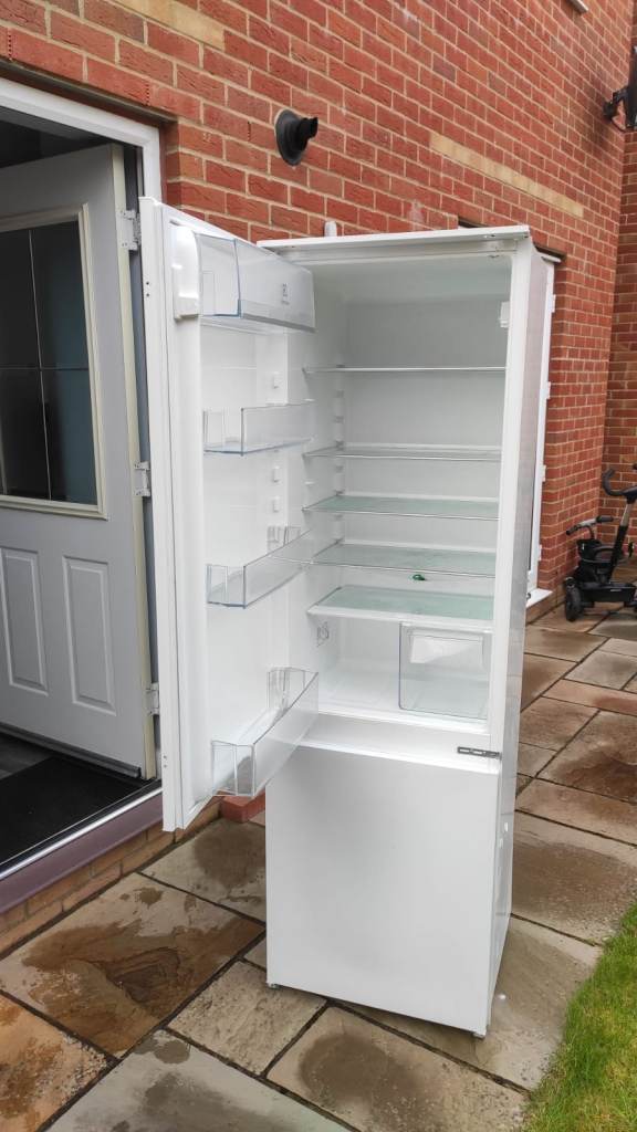Electrolux integrated fridge freezer