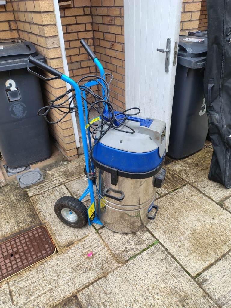 Gutter vacuum cleaner 