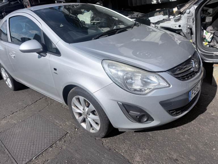 Breaking spare parts vauxhall corsa d face lift