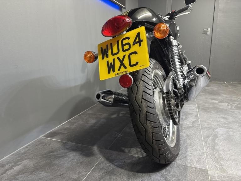 2014 TRIUMPH THRUXTON 900 MODERN RETRO STYLE MOTORCYCLE CAFE RACER