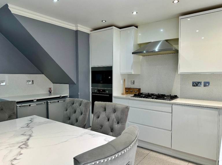 Short-term room in Canary Wharf/Poplar.Good price!