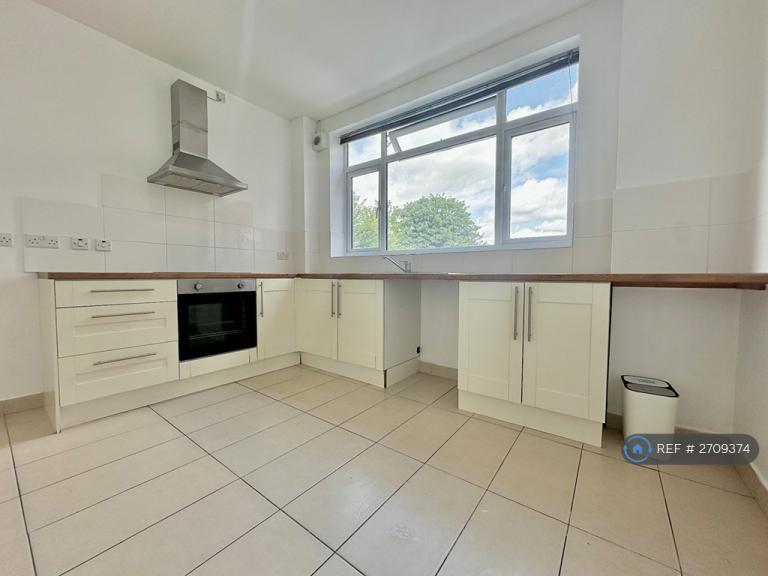 1 bedroom flat in Lower Leys, Evesham, WR11 (1 bed) (#2709374)