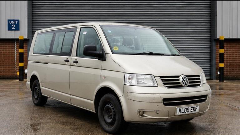 VOLKSWAGEN TRANSPORTER SHUTTLE 2.5TDI PD 130PS SE Minibus S/H, Air Con, Long MOT
