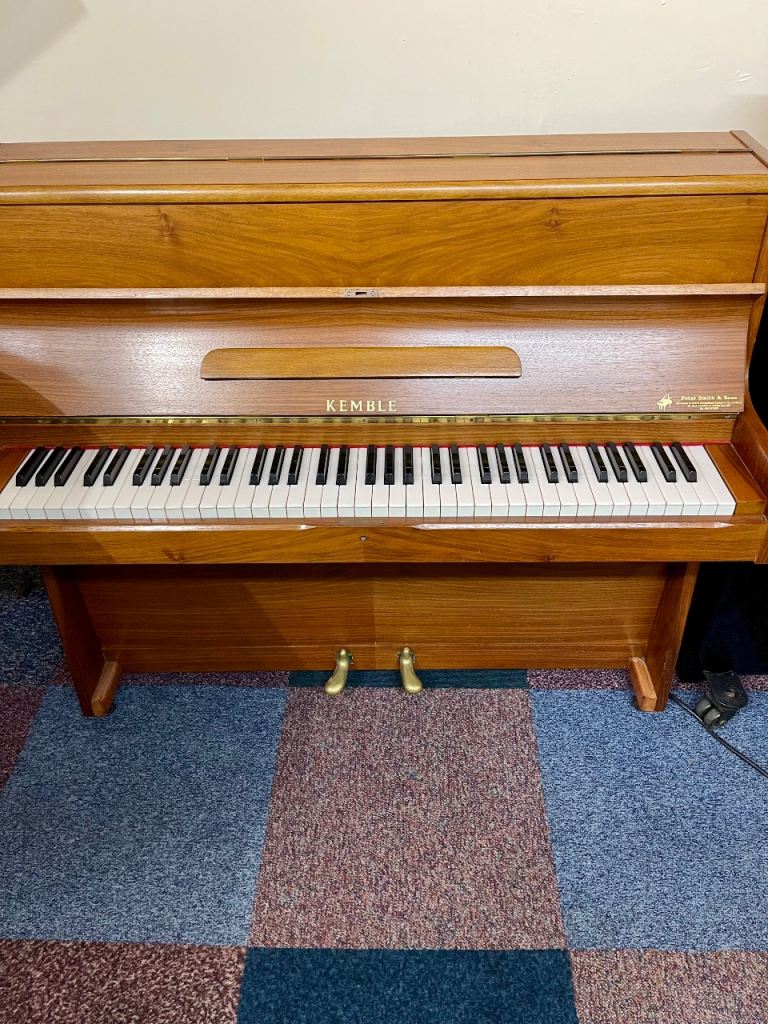 Kemble £695.    Only 6 octaves 