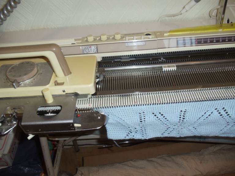 Knitmaster knitting machine
