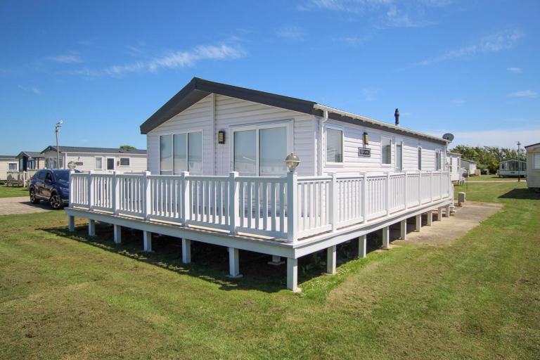 Willerby Clearwater Lodge 2017 sited at Camber Sands, E Sussex. 2 bedrooms