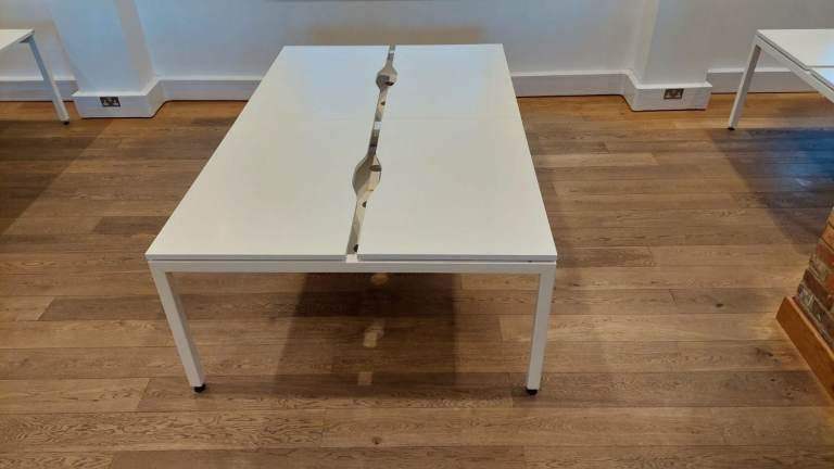 Pre-owned White 4 person pod bench bank computer office desks 120cm x 73cm each desktop