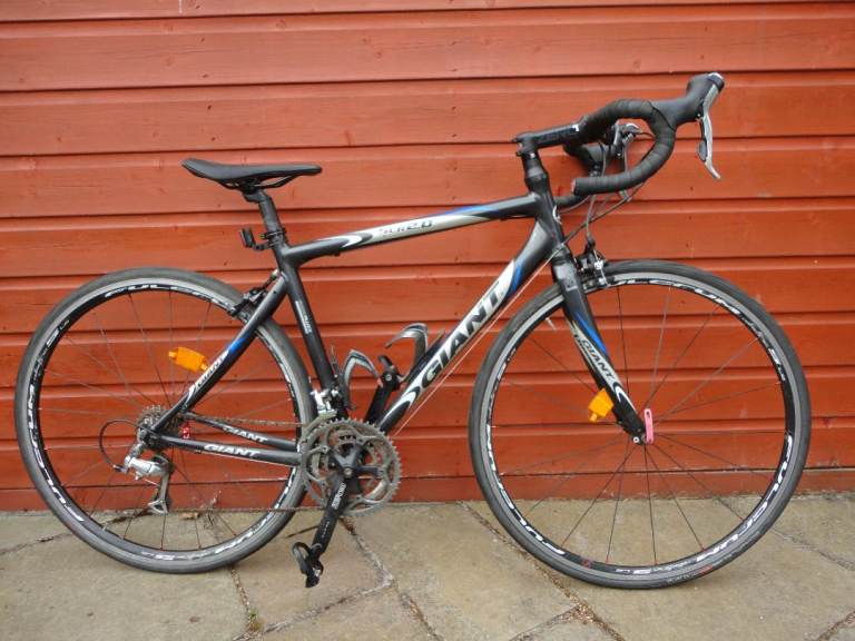 Giant SCR 2.0 road bike, 20 inch lightweight frame, 28 inch wheels, 27 gears, working order