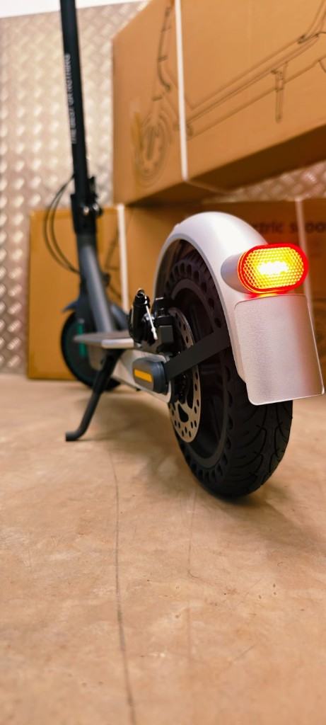 400W MOTOR POWER, ELECTRIC SCOOTERS NEW IN BOX NOW IN HUGE STOCK
