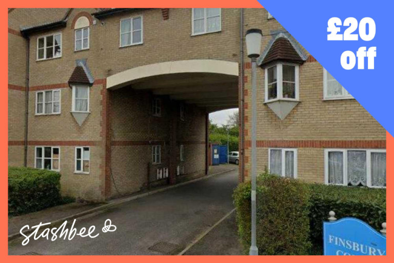 FANTASTIC Parking Space to rent in Waltham Cross (EN8)