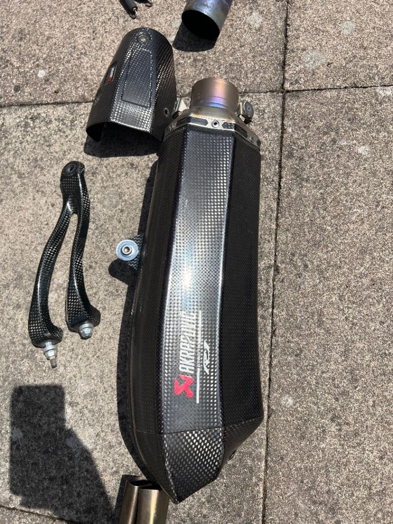 Yamaha R1 Akrapovic Exhaust Full Titanium System Carbon Fibre Race line End Can