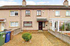 A beautiful 2 bedroom Mid-terrace house in Ettric Oval, Paisely, PA2 0HA To-Let Rent = £950pcm ONO