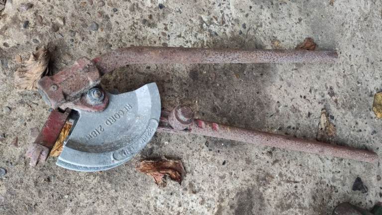 Pipe bender (RECORD)