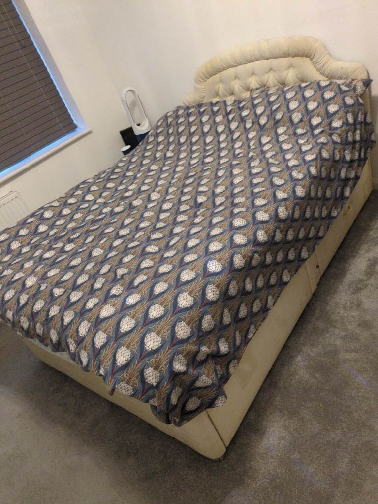 Free double bed ( no Mattress)