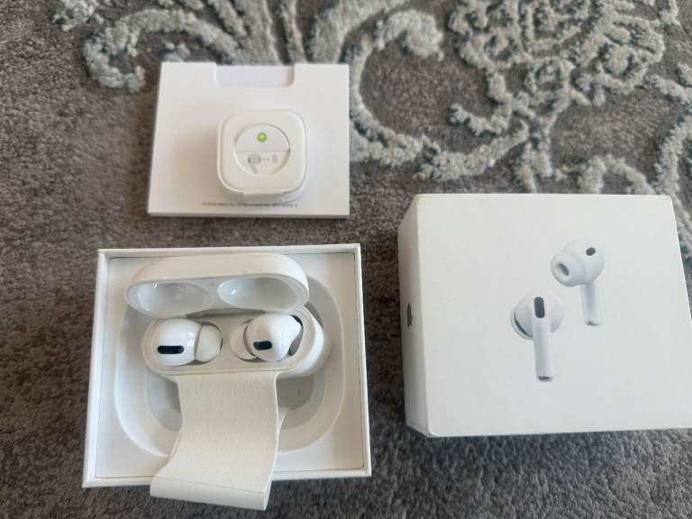 Apple Airpods PRO, excellent condition new apple airbuds and charging cable and box
