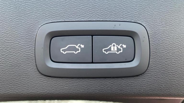 2024 Volvo XC40 2.0 B3P Ultra Dark 5dr Auto ESTATE PETROL Automatic