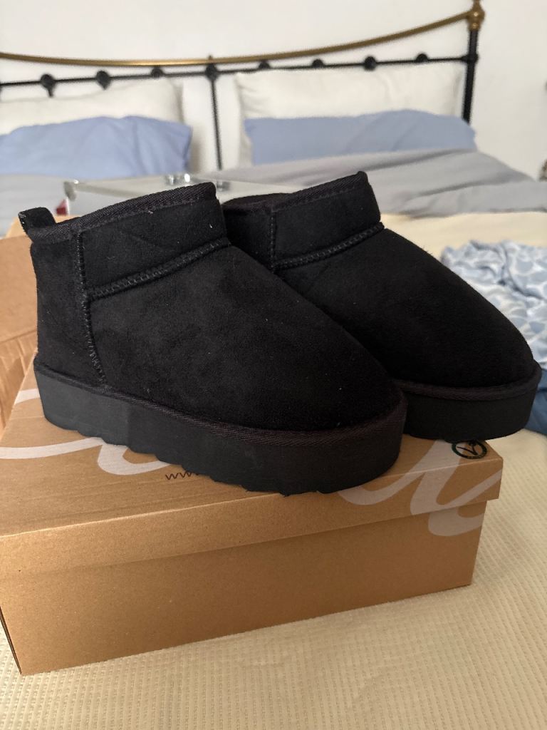 Ladies fur lined boots 