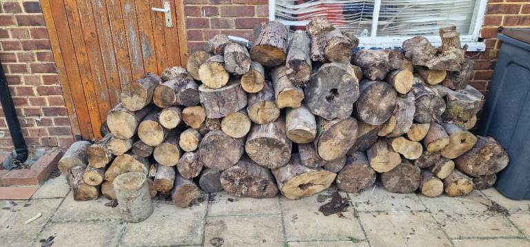`Seasoned Hardwood Logs - Mixed Hardwood Rounds - Firewood - BR5 3AD - Delivery Available`